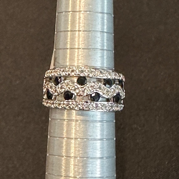 Beautiful Triple Row Sapphire & Diamond Ring - Picture 5 of 12